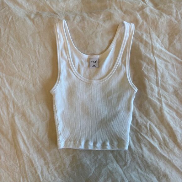 TNA Scoopneck Ribbed Cropped Tank - Picture 3 of 6